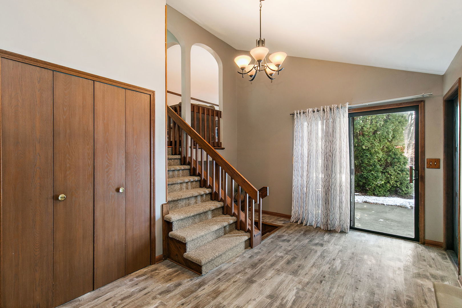 183 Brookside Drive, Elgin, IL 60123