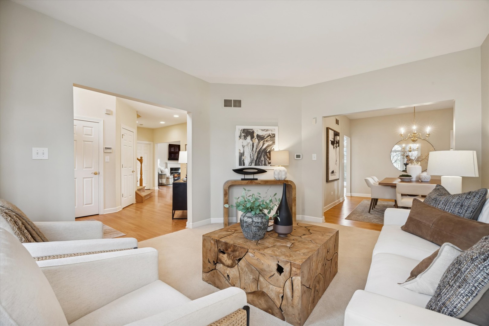 15 Gilbert Avenue, Clarendon Hills, IL 60514