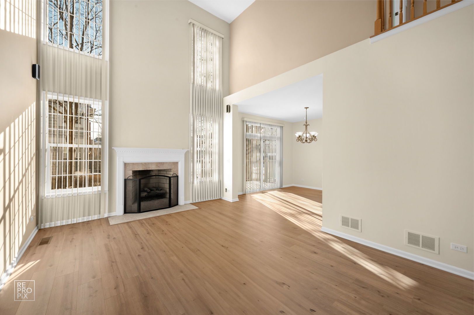 150 Fulbright Lane, Schaumburg, IL 60194