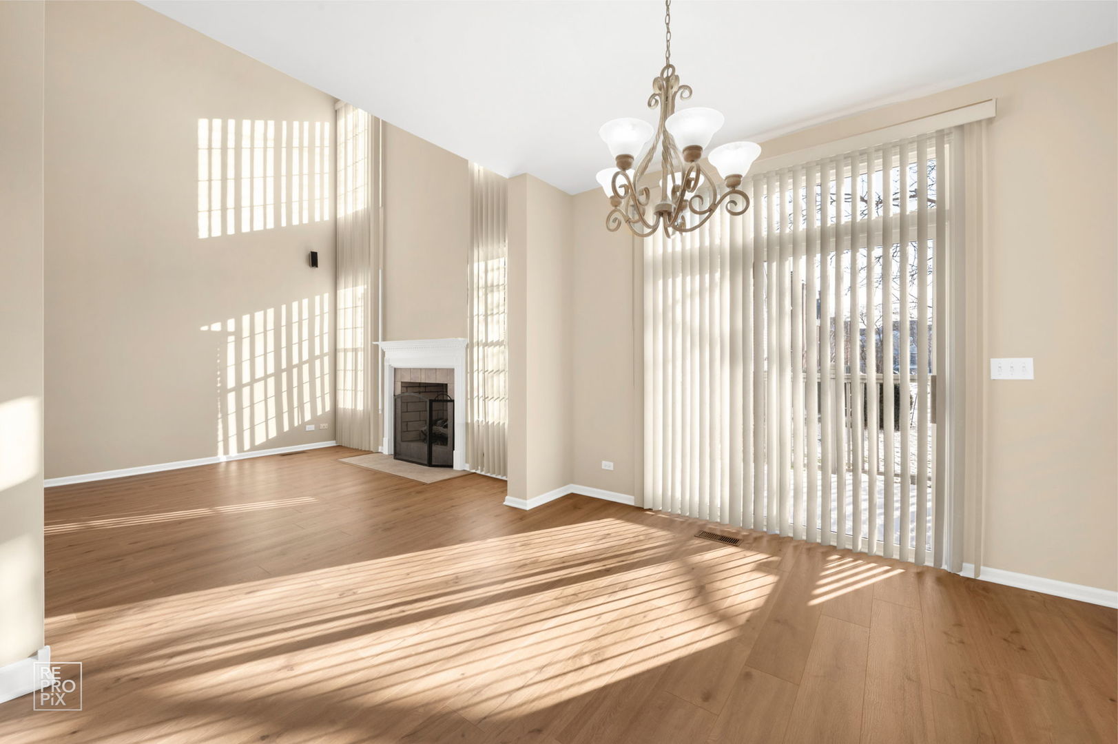 150 Fulbright Lane, Schaumburg, IL 60194