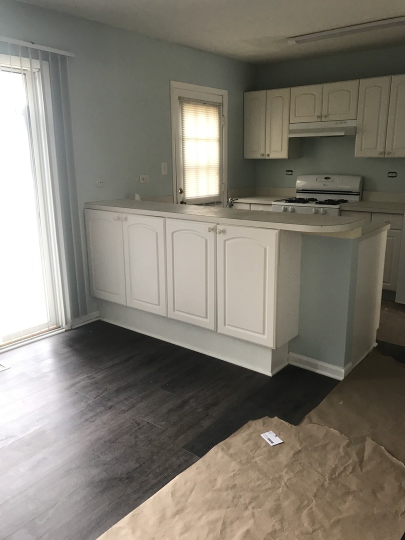 689 Wilson Street, Hanover Park, IL 60133