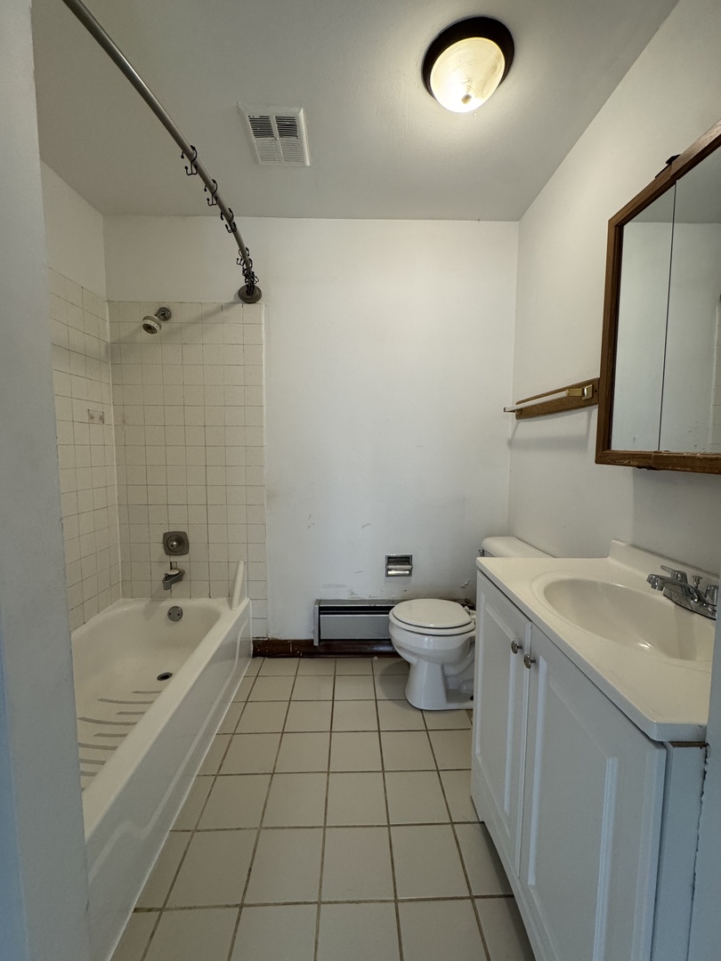 901 E Chicago Avenue #2E, Naperville, IL 60540