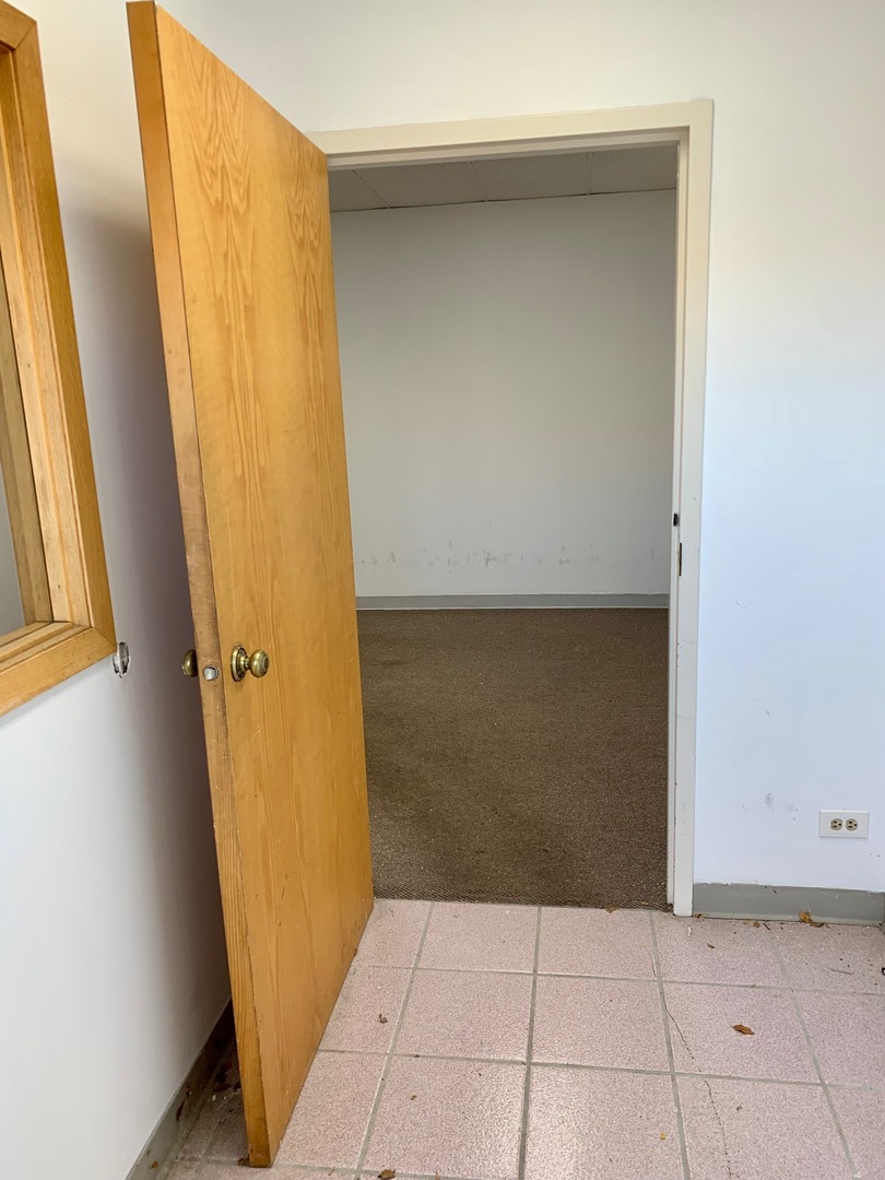 27W281 Geneva Road #D-J, Winfield, IL 60190