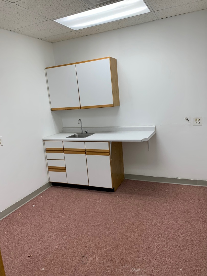 27W281 Geneva Road #D-J, Winfield, IL 60190