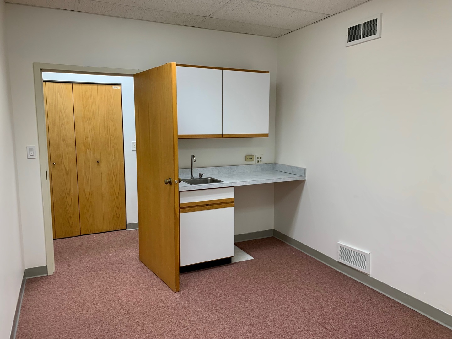 27W281 Geneva Road #D-J, Winfield, IL 60190