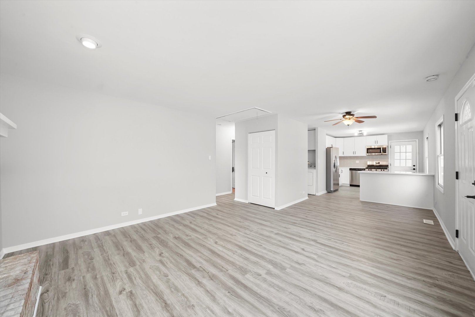 7652 Catalpa Avenue, Woodridge, IL 60517