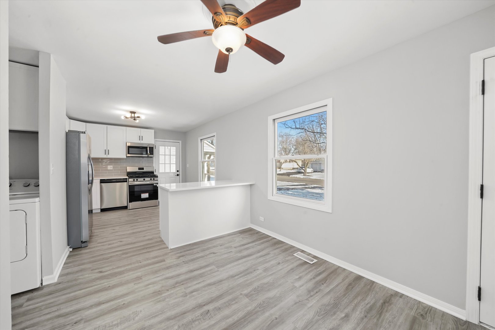 7652 Catalpa Avenue, Woodridge, IL 60517