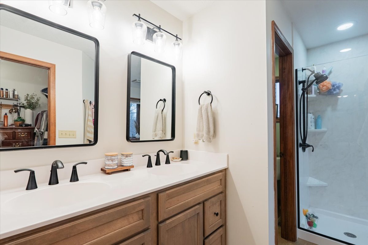 5000 Silverado Lane, Clinton, IL 61727