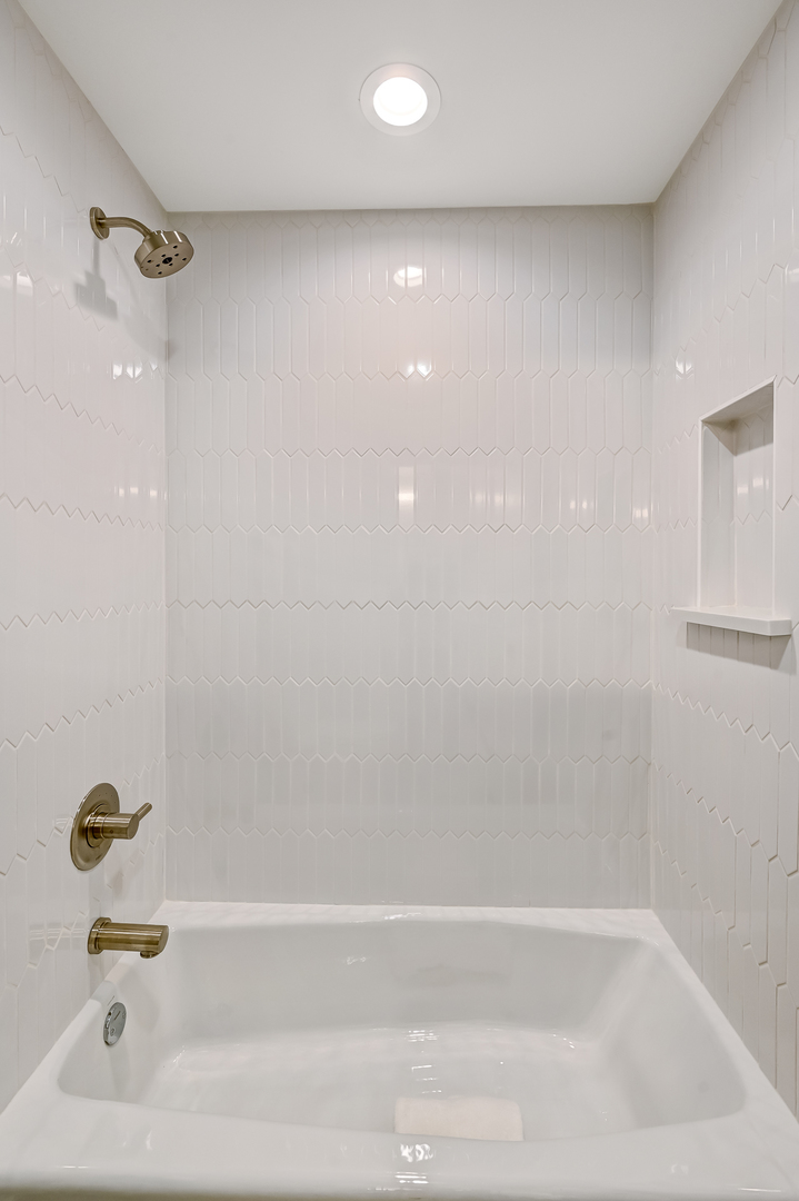 129 Harding Court, Glen Ellyn, IL 60137