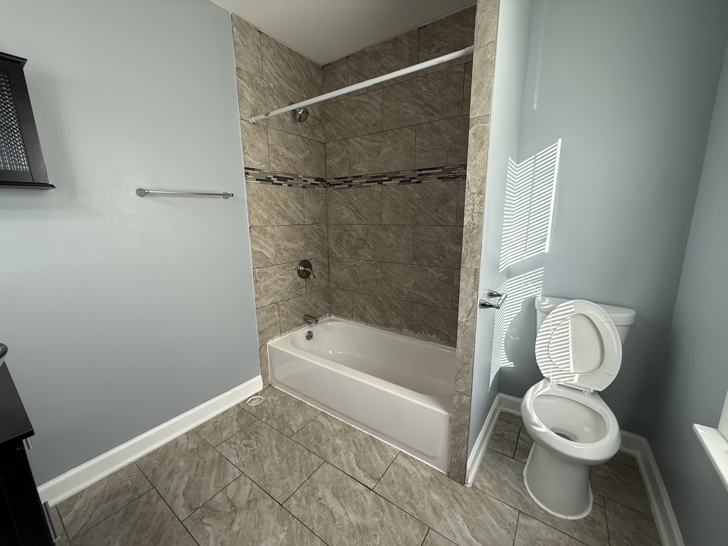 9738 S Avenue L #2, Chicago, IL 60617