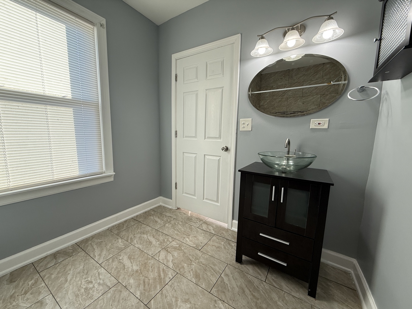 9738 S Avenue L #2, Chicago, IL 60617