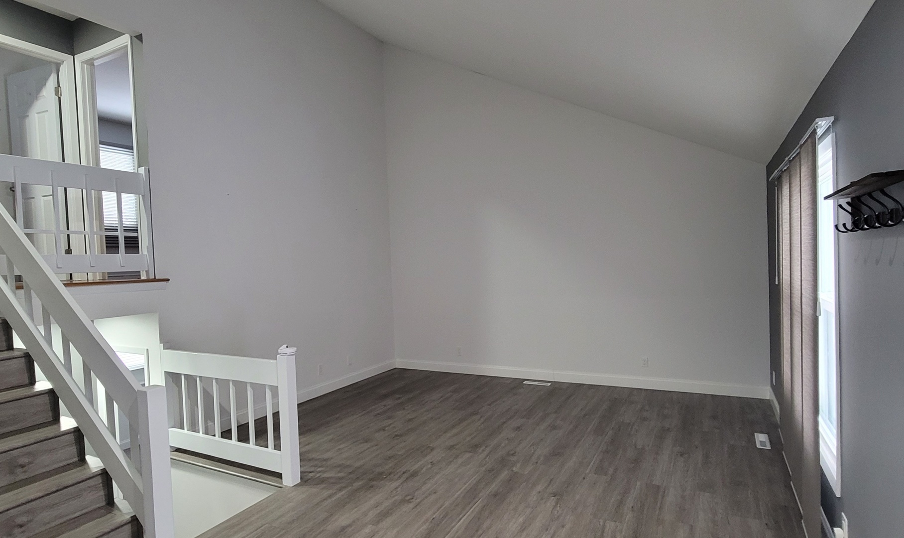 996 Hawthorne Drive, Crystal Lake, IL 60014