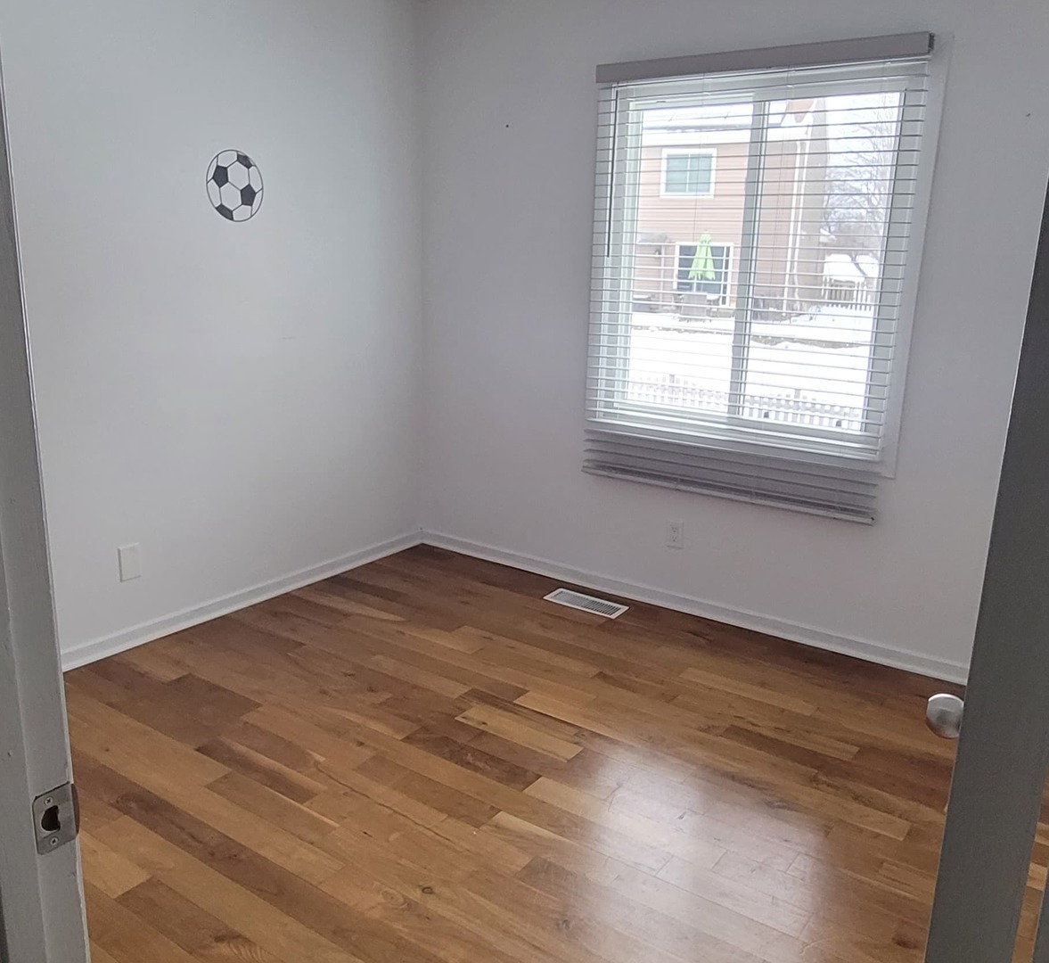 996 Hawthorne Drive, Crystal Lake, IL 60014