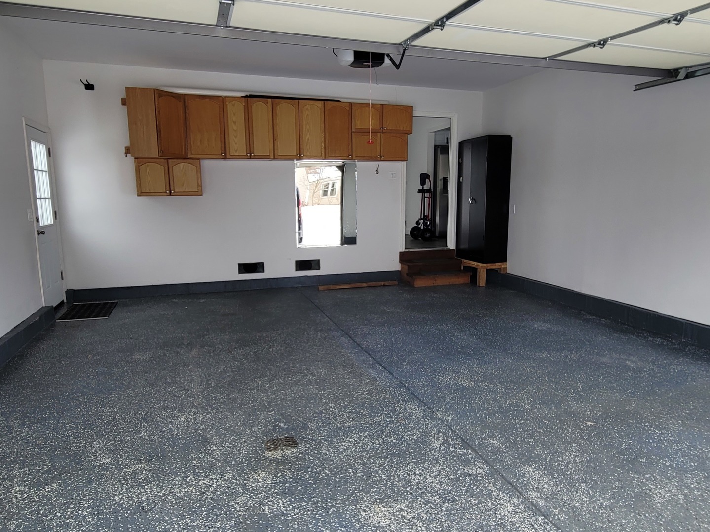 996 Hawthorne Drive, Crystal Lake, IL 60014