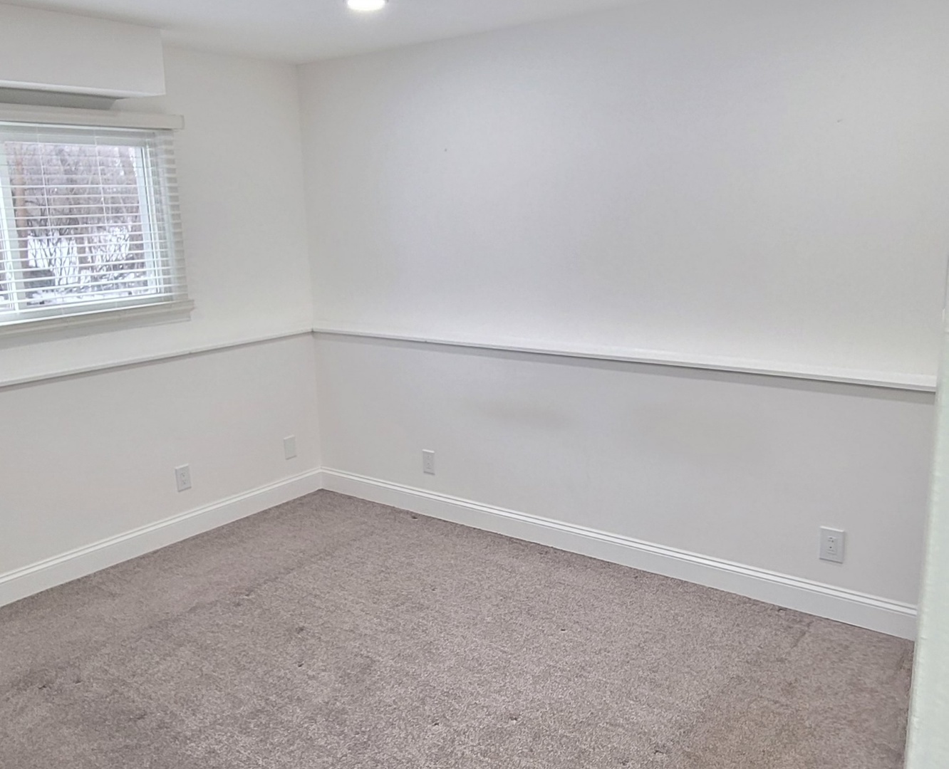 996 Hawthorne Drive, Crystal Lake, IL 60014