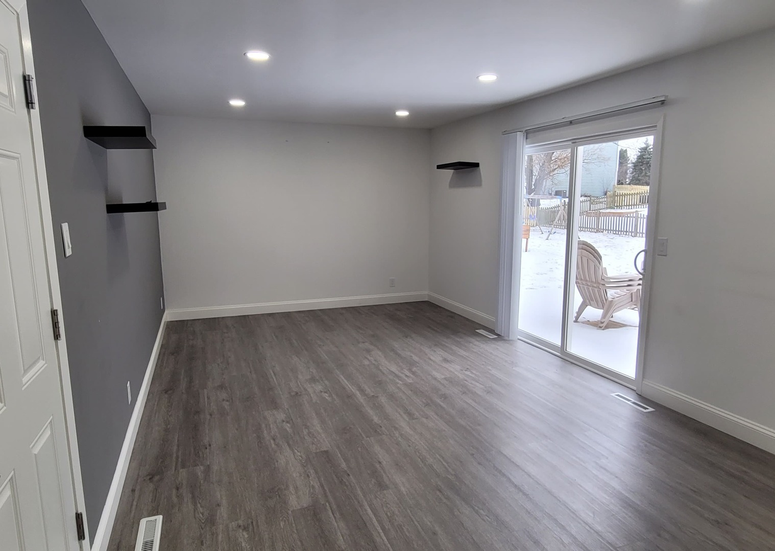 996 Hawthorne Drive, Crystal Lake, IL 60014