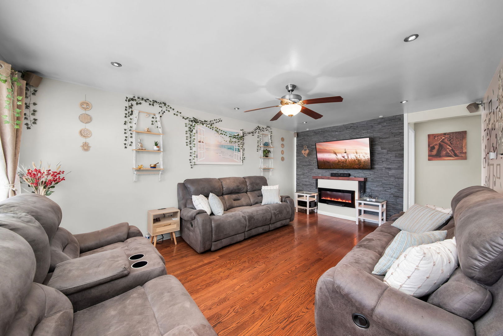 7820 Nagle Avenue, Burbank, IL 60459