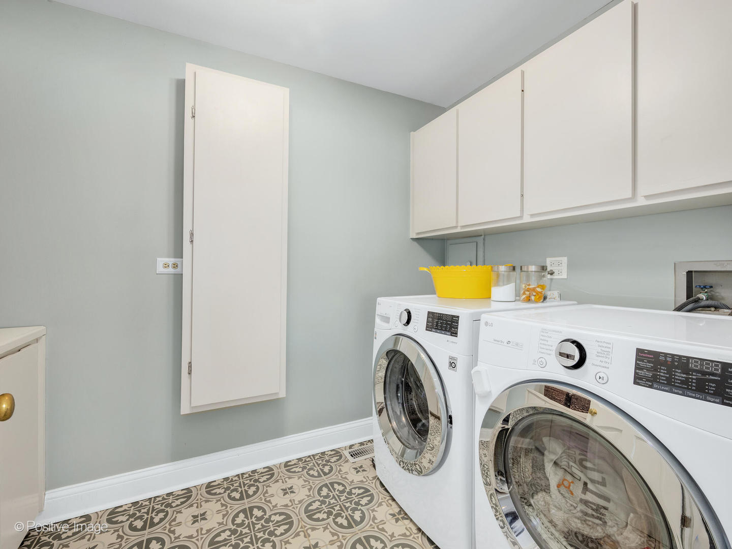 23W070 Mulberry Lane, Glen Ellyn, IL 60137