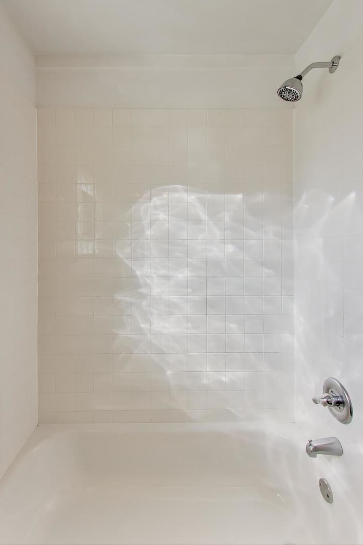 221 HEINE Avenue, Elgin, IL 60123