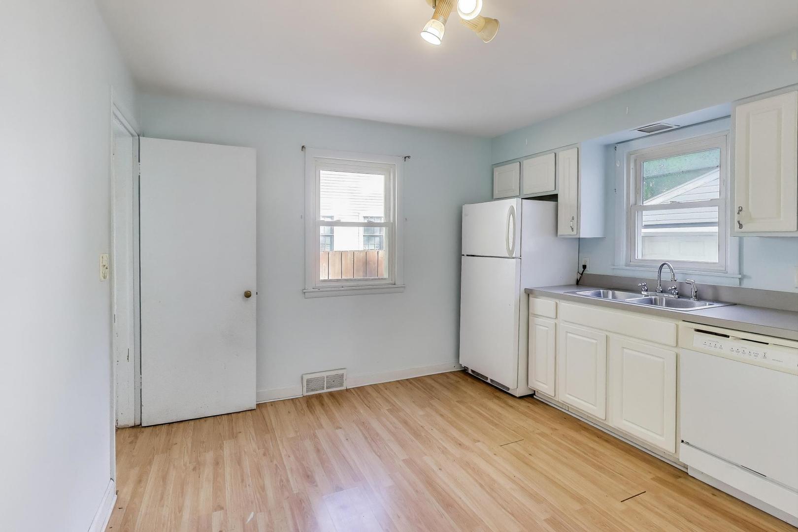 221 HEINE Avenue, Elgin, IL 60123