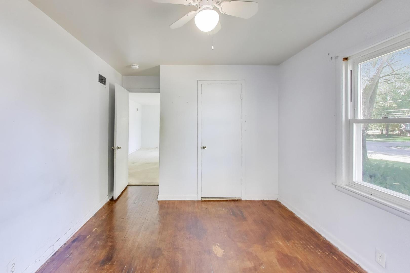 221 HEINE Avenue, Elgin, IL 60123