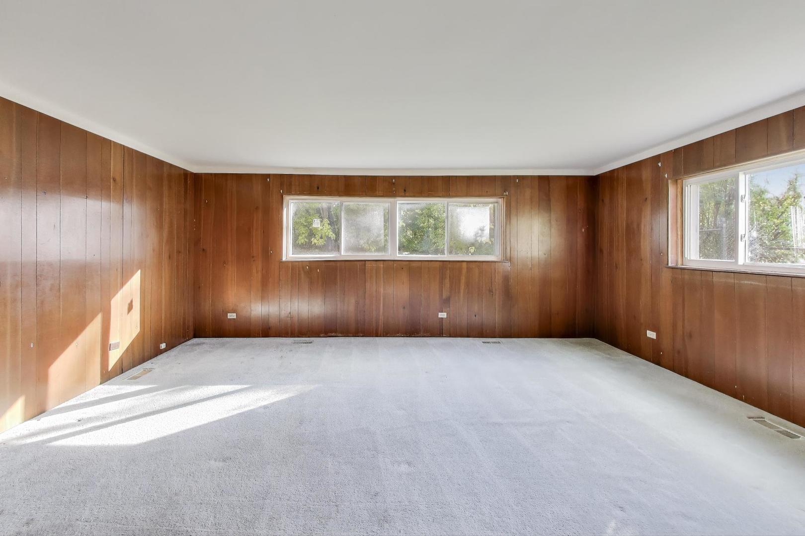 221 HEINE Avenue, Elgin, IL 60123