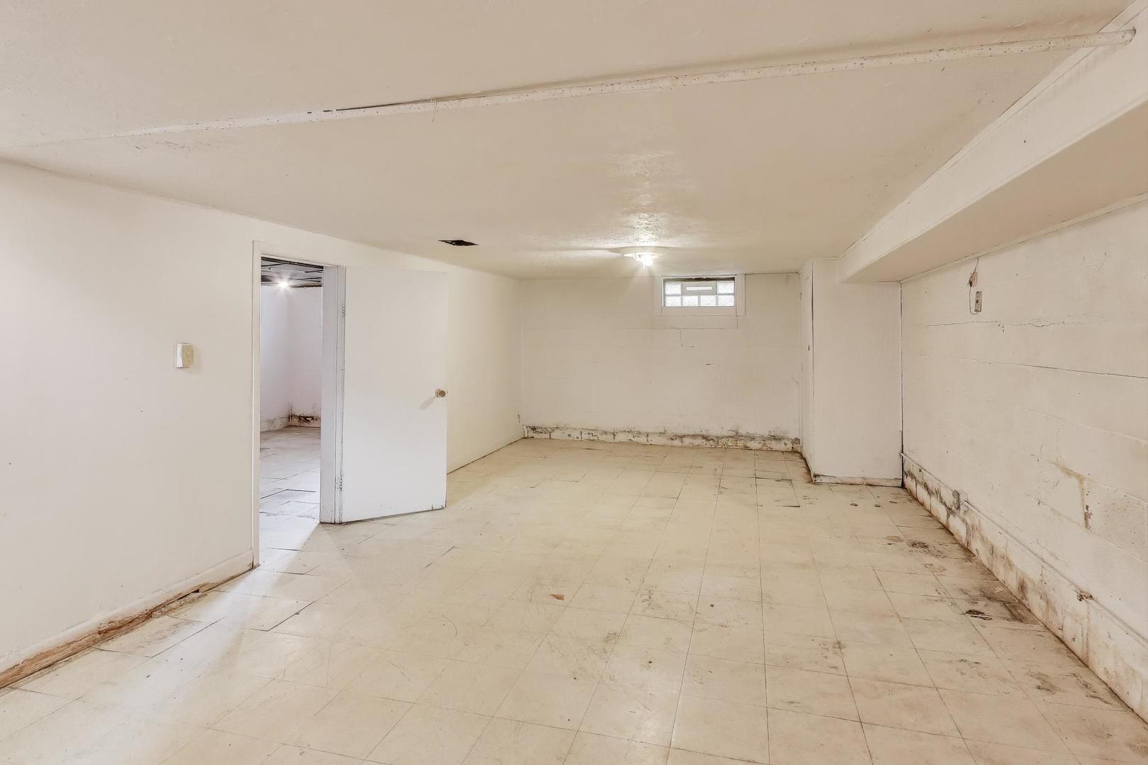 221 HEINE Avenue, Elgin, IL 60123