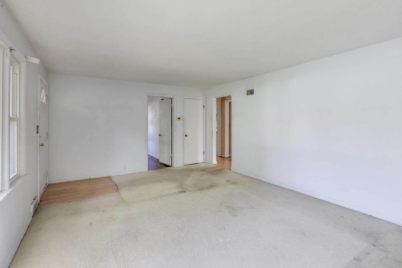 221 HEINE Avenue, Elgin, IL 60123