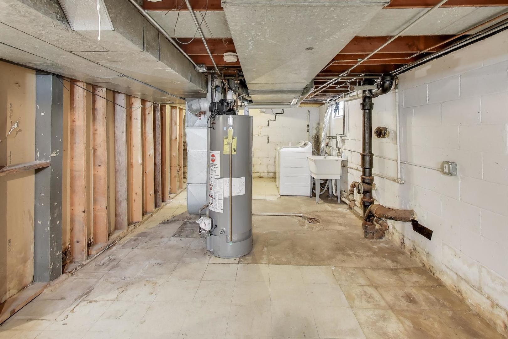 221 HEINE Avenue, Elgin, IL 60123