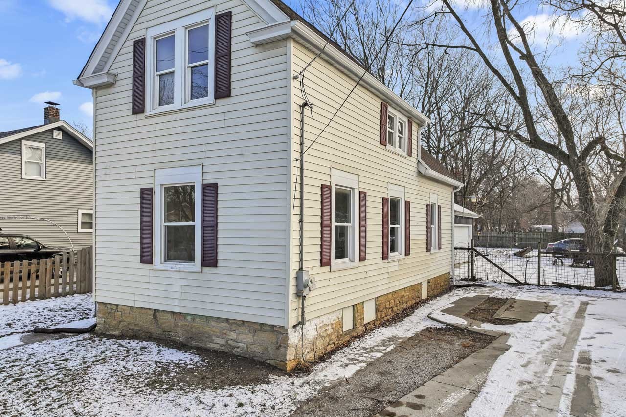 418 W Illinois Avenue, Aurora, IL 60506