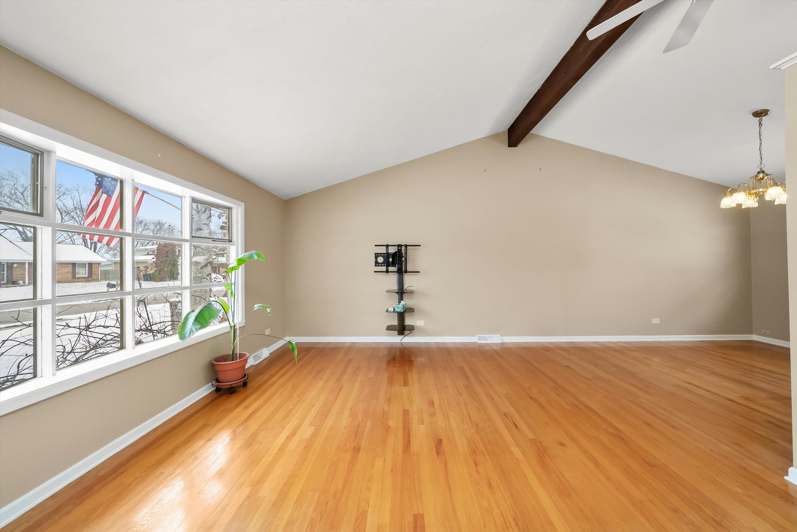 540 N Beck Road, Lindenhurst, IL 60046