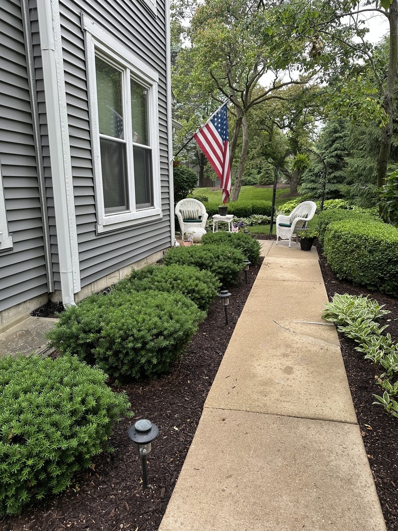 901 Heathrow Lane, Naperville, IL 60540