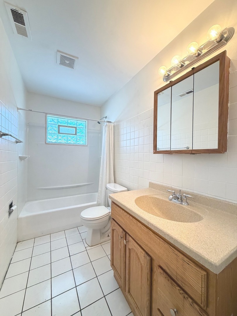 1469 Stanley Boulevard, Calumet City, IL 60409