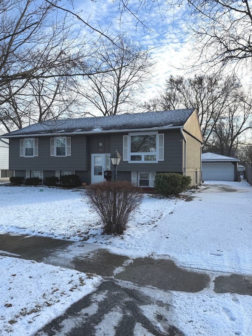 450 E Mulberry Court, Glenwood, IL 60425