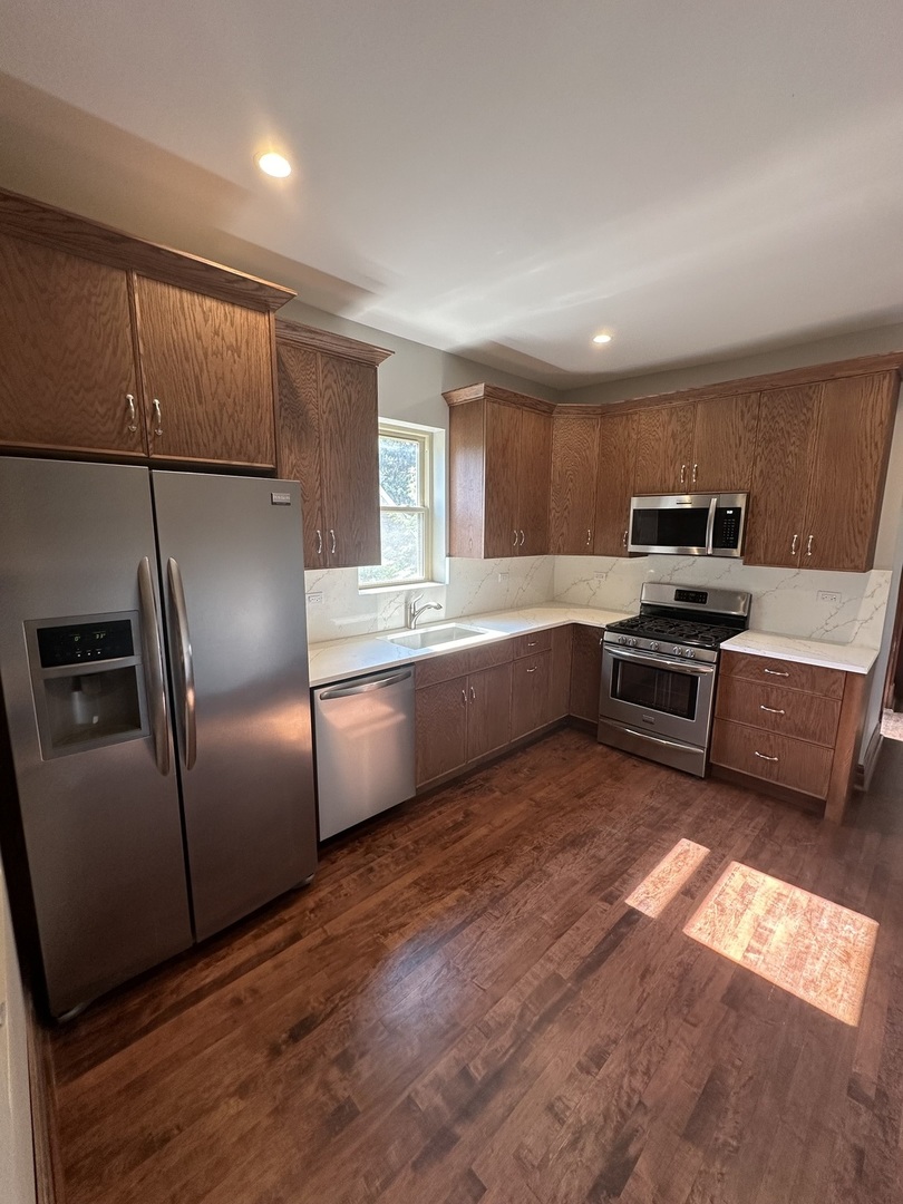 5648 W Higgins Avenue #2, Chicago, IL 60630