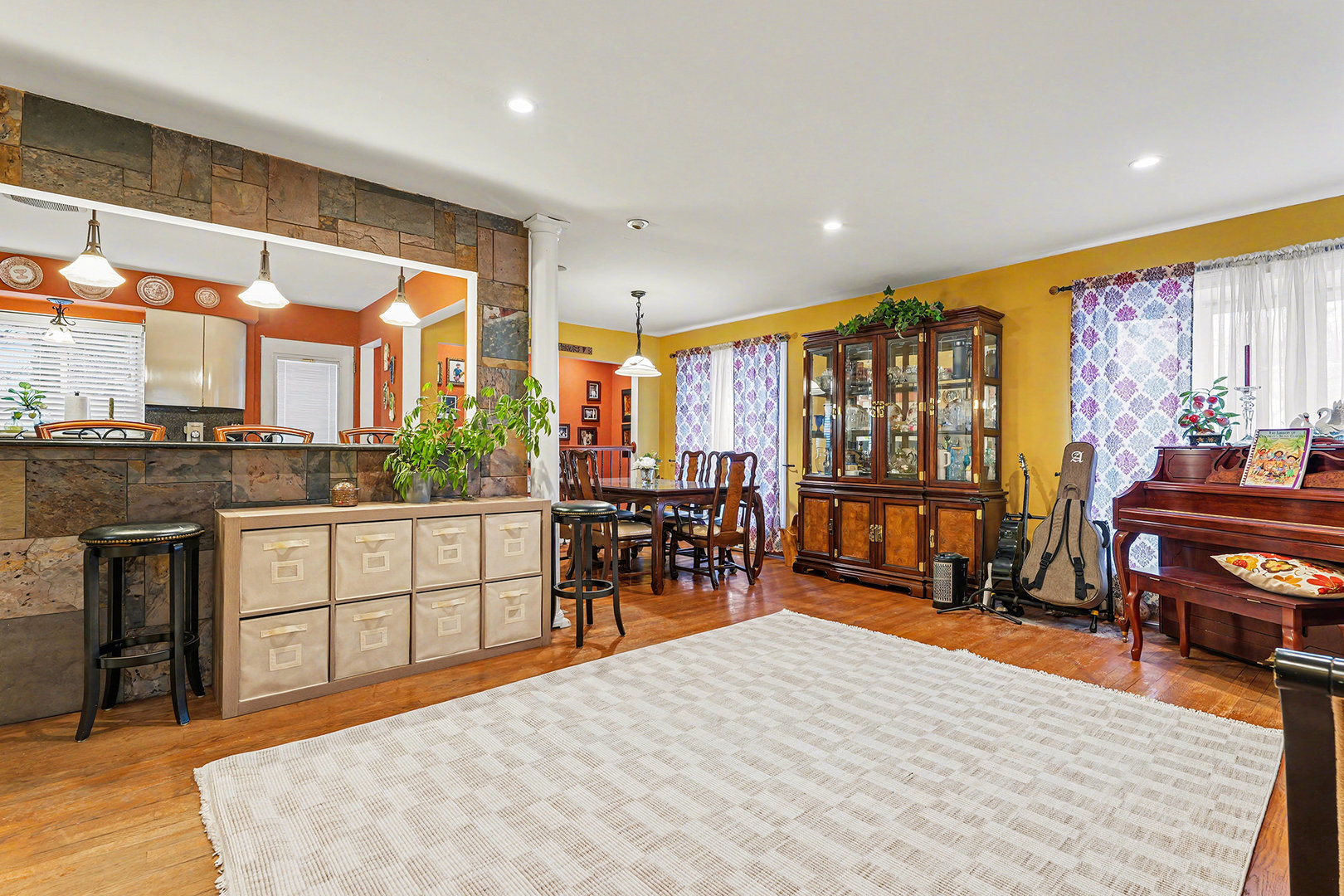 9417 Lawler Avenue, Skokie, IL 60077