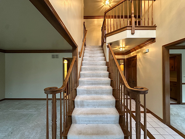 2726 Seiler Drive, Naperville, IL 60565