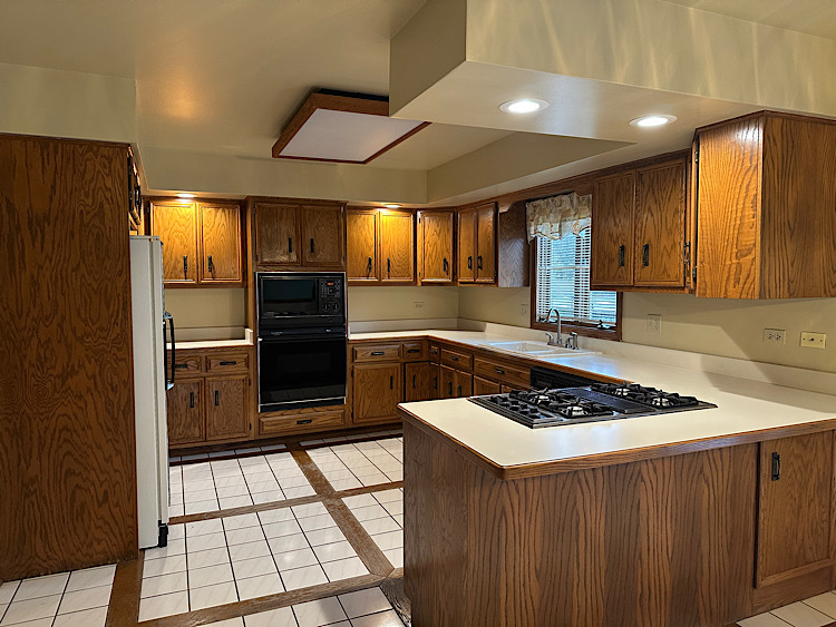 2726 Seiler Drive, Naperville, IL 60565