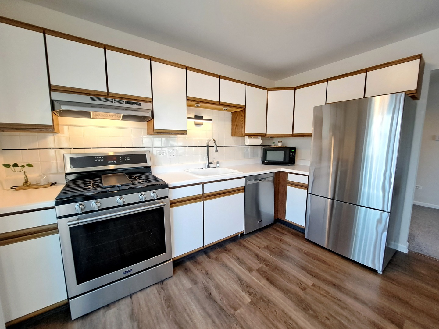 1060 Newport Harbor #1060, Schaumburg, IL 60193