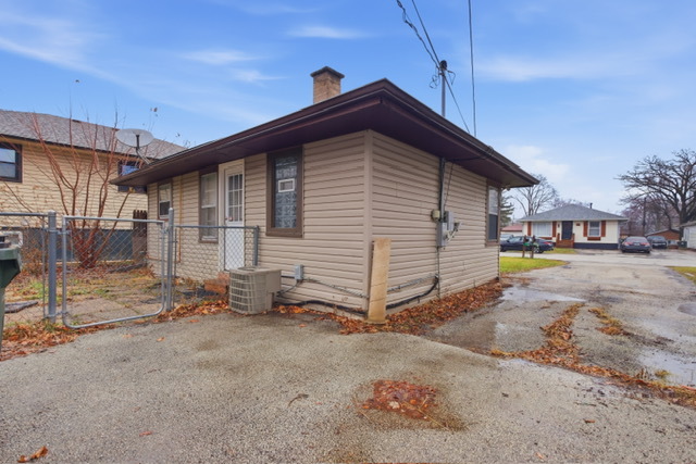 1502 Ridgeway Street, Round Lake Beach, IL 60073