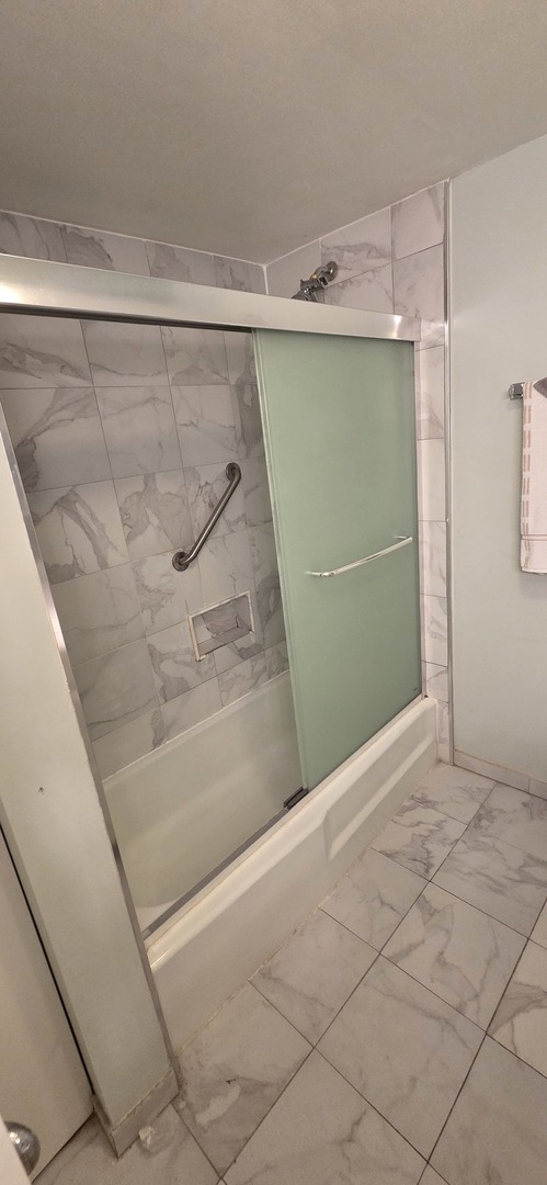 450 Raintree Court #2M, Glen Ellyn, IL 60137