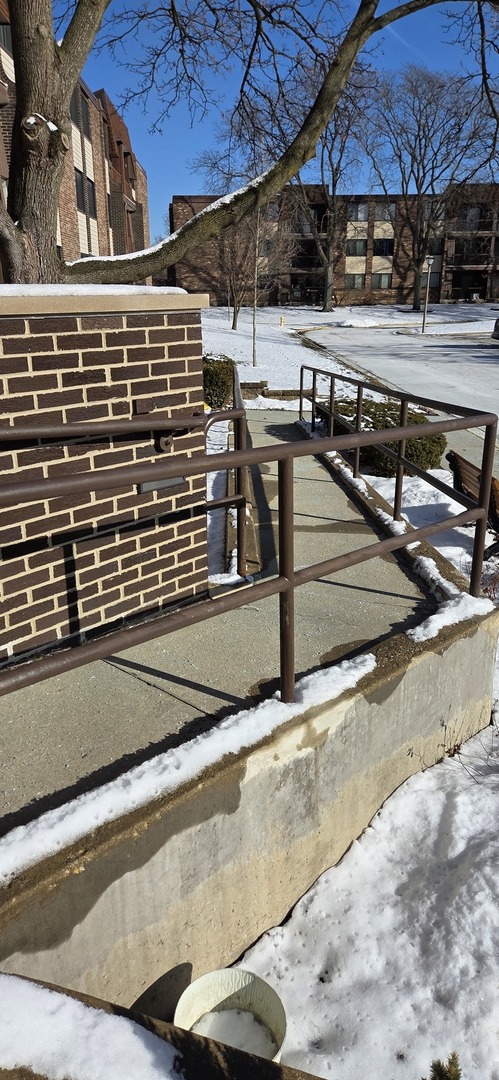 450 Raintree Court #2M, Glen Ellyn, IL 60137