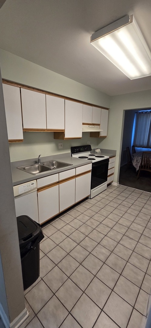 450 Raintree Court #2M, Glen Ellyn, IL 60137