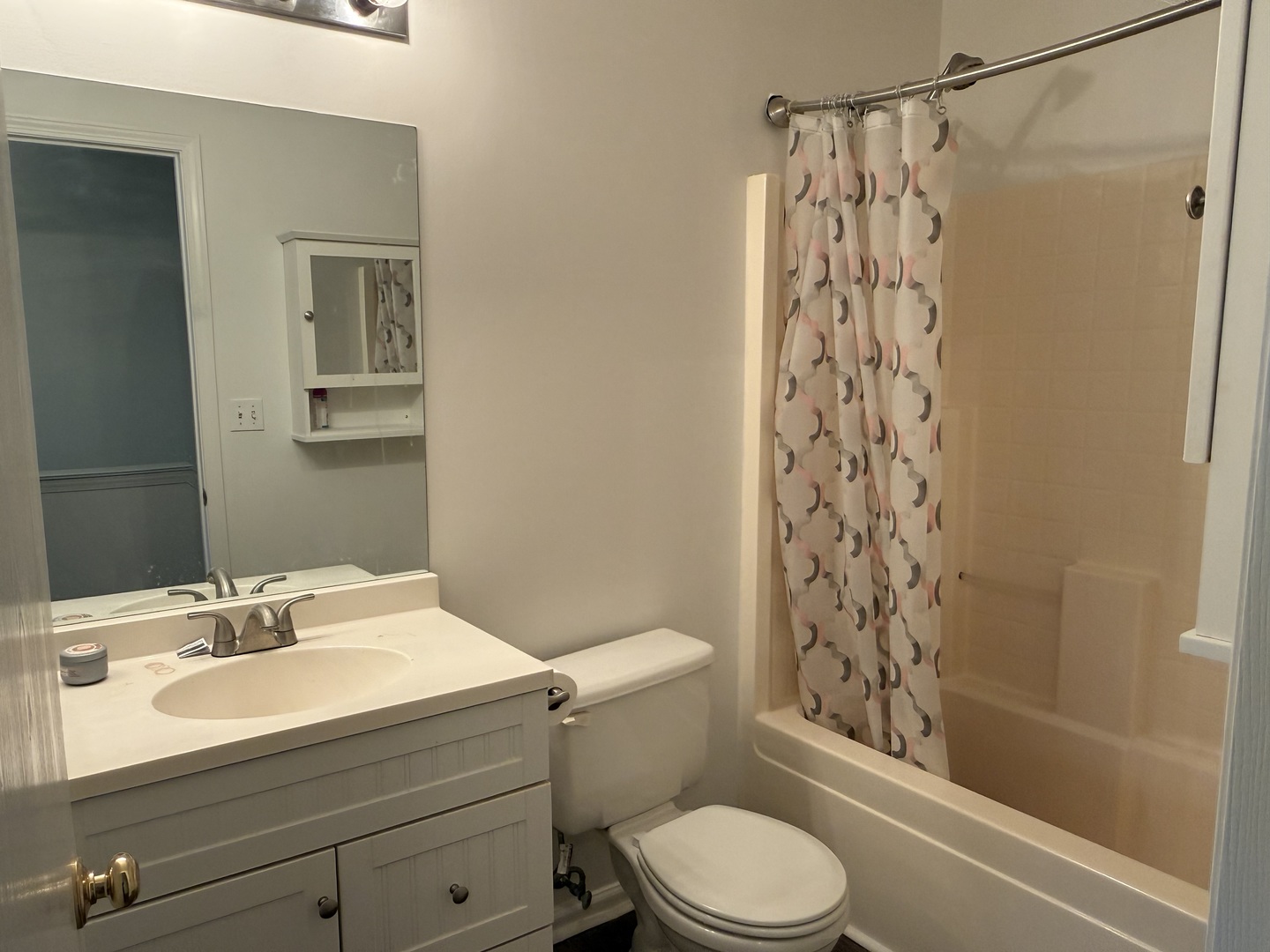 130 Creston Circle, Aurora, IL 60504