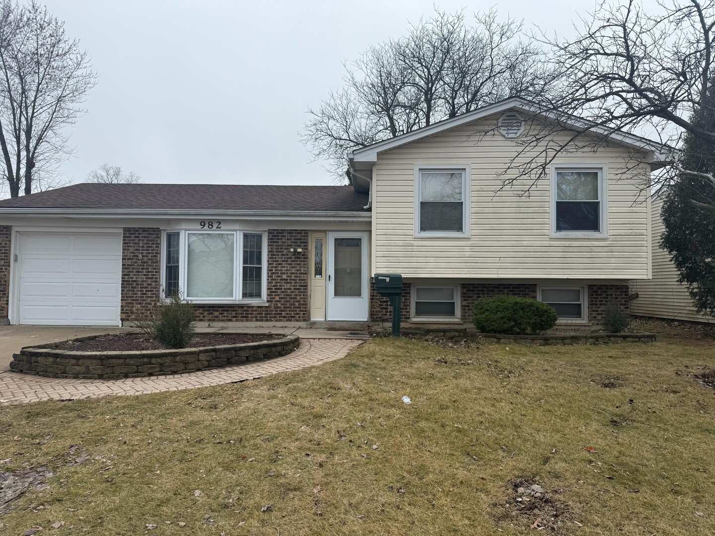 982 Hastings Lane, Hanover Park, IL 60133