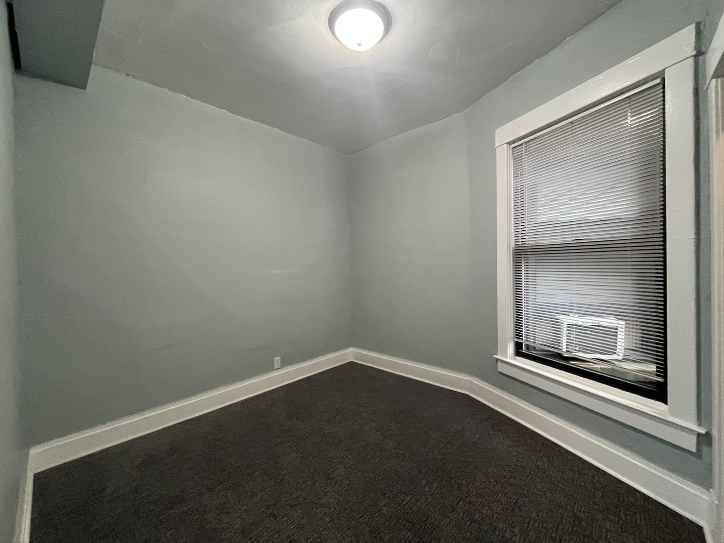 7619 S Saginaw Avenue, Chicago, IL 60649