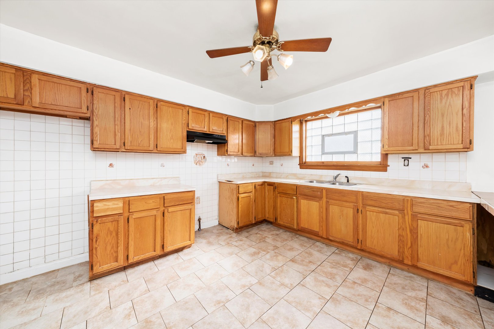 3556 S Ashland Avenue, Chicago, IL 60609