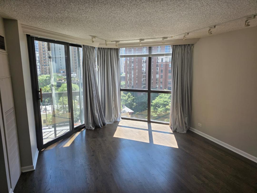 33 W Delaware Place #10G, Chicago, IL 60610