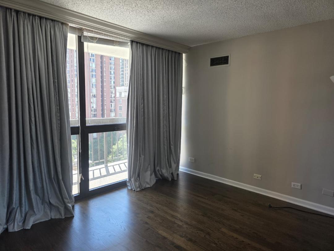 33 W Delaware Place #10G, Chicago, IL 60610