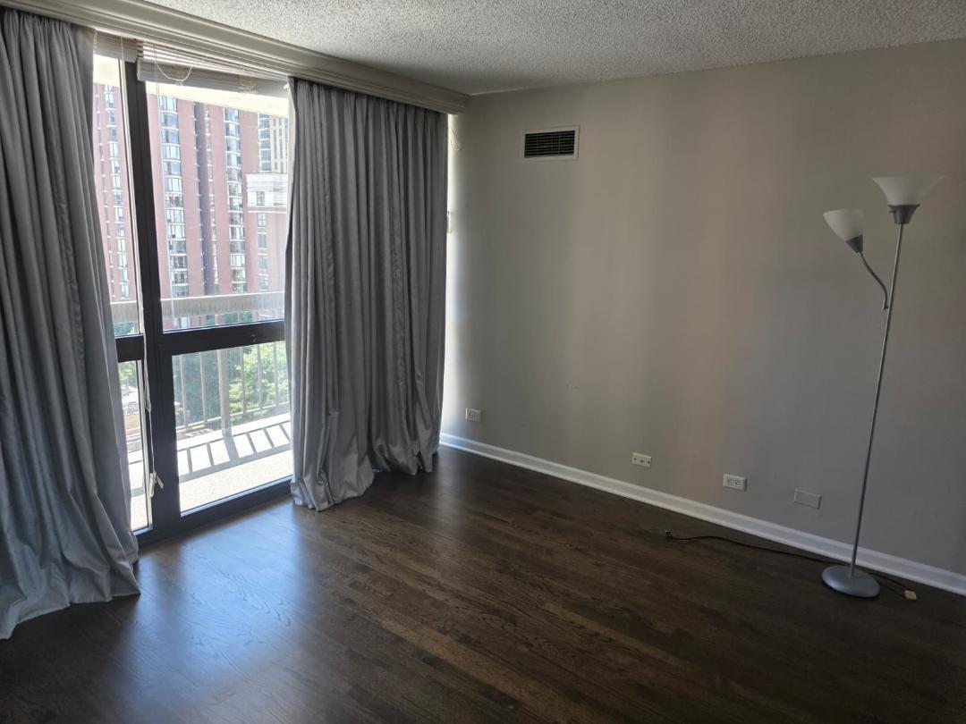 33 W Delaware Place #10G, Chicago, IL 60610